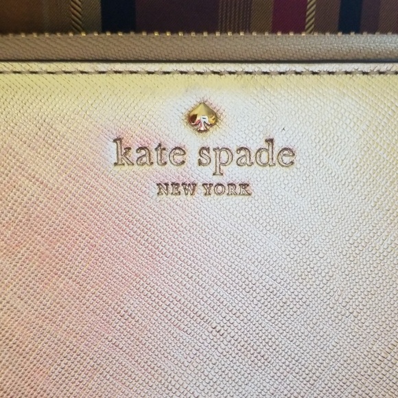 Kate Spade Chester wristlet - Picture 2 of 7